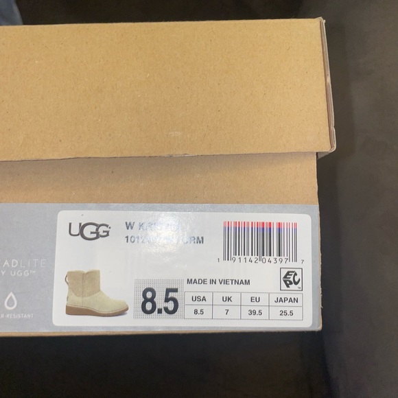 Ugg boots - Picture 2 of 6